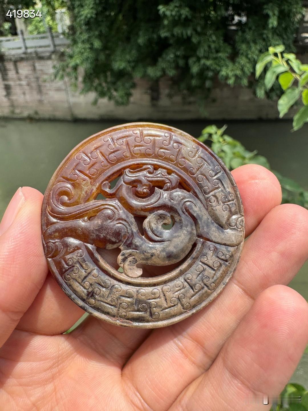 汉代 高古玉龙纹透雕璧形佩
规格：5.25*0.65cm，重33.9克
玉质古朴
