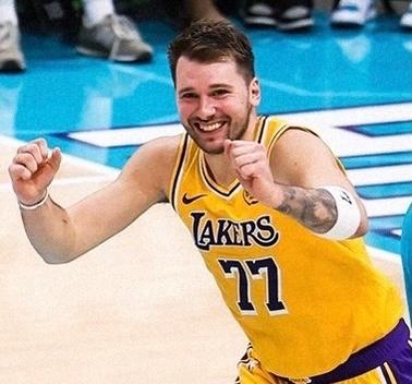 独行侠解雇总经理哈里森

根据网络上球迷的发言来看，无论是湖人队蜜还是詹蜜都非常