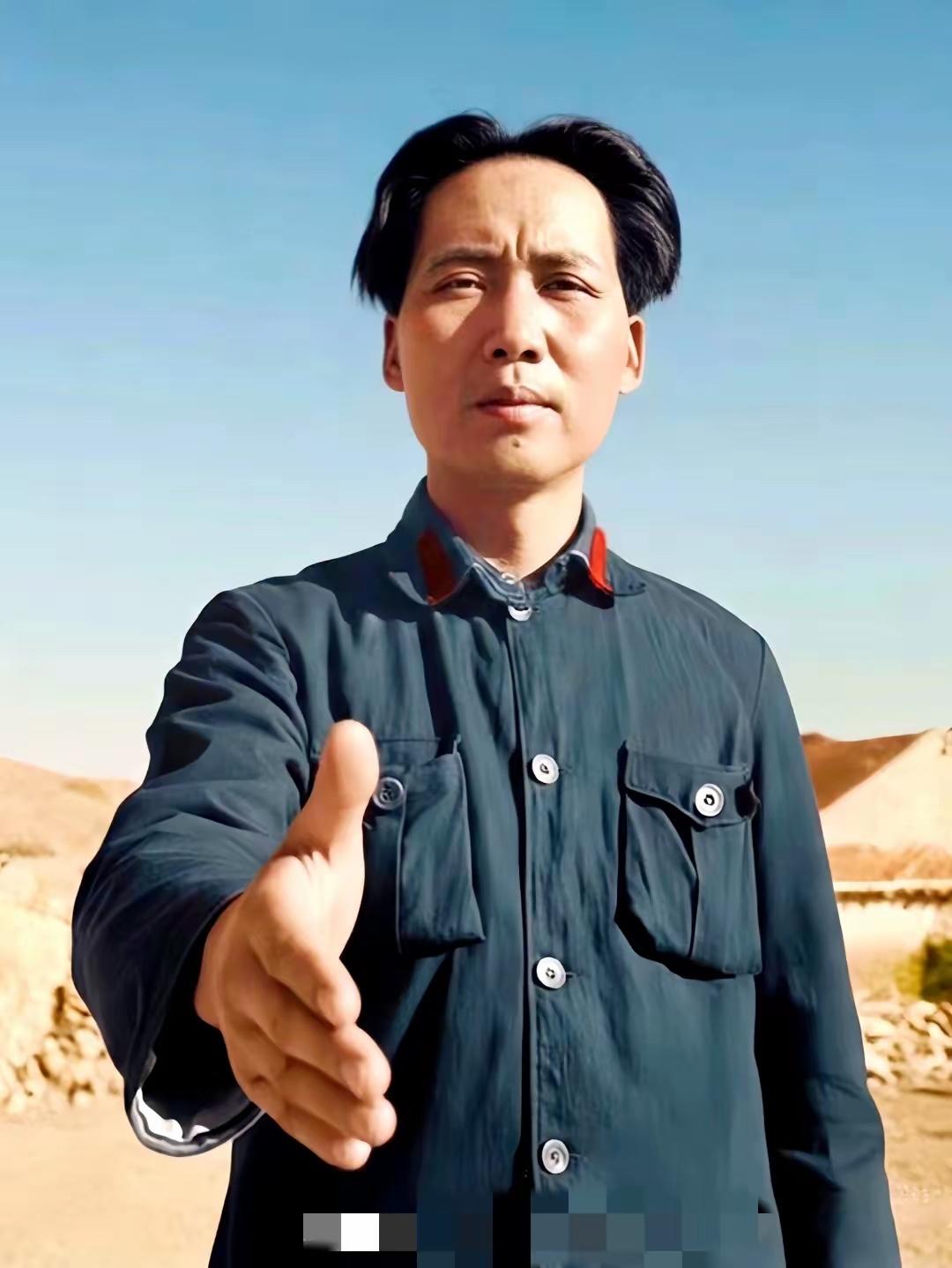 看到几张伟人的照片
都有一种感觉
无论在什么状态下
无论是在走路、抽烟、还是注视