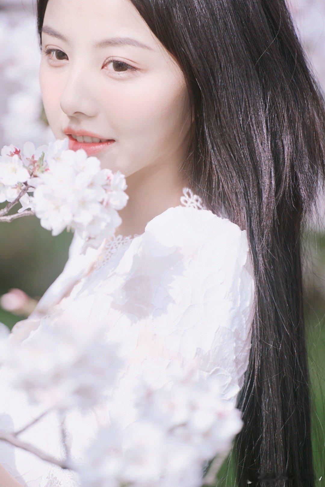 那天 误入了动漫世界#高文君[超话]# ​​​