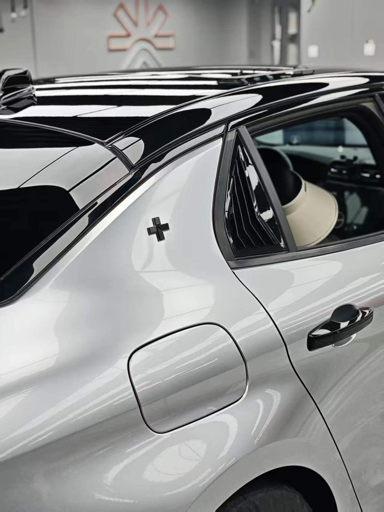 领克03的GT银悬浮顶：一场质感的焕新伤痕是过往的印记，焕新是此刻的态度。

为