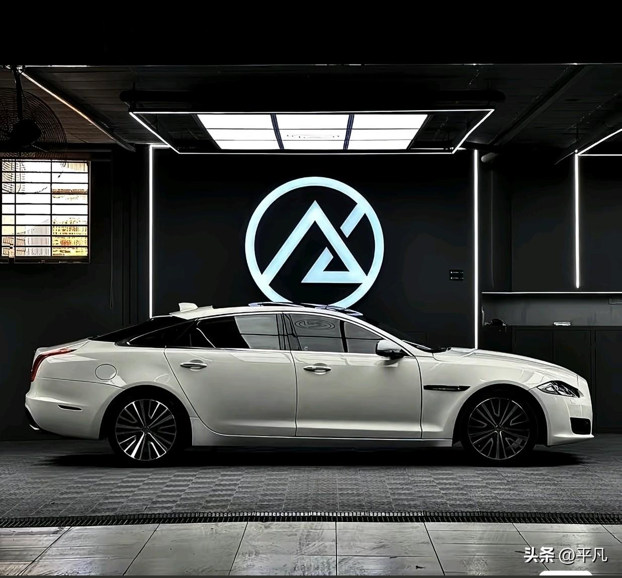 捷豹XJ，死得最冤的豪车之一

当年为了All in电动化，已经造好、就差临门一