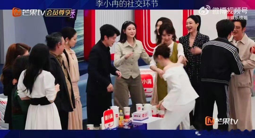 李小冉社交李小冉社交名场面来袭！对歌对不上，认人认不准，温柔道歉的样子好萌 