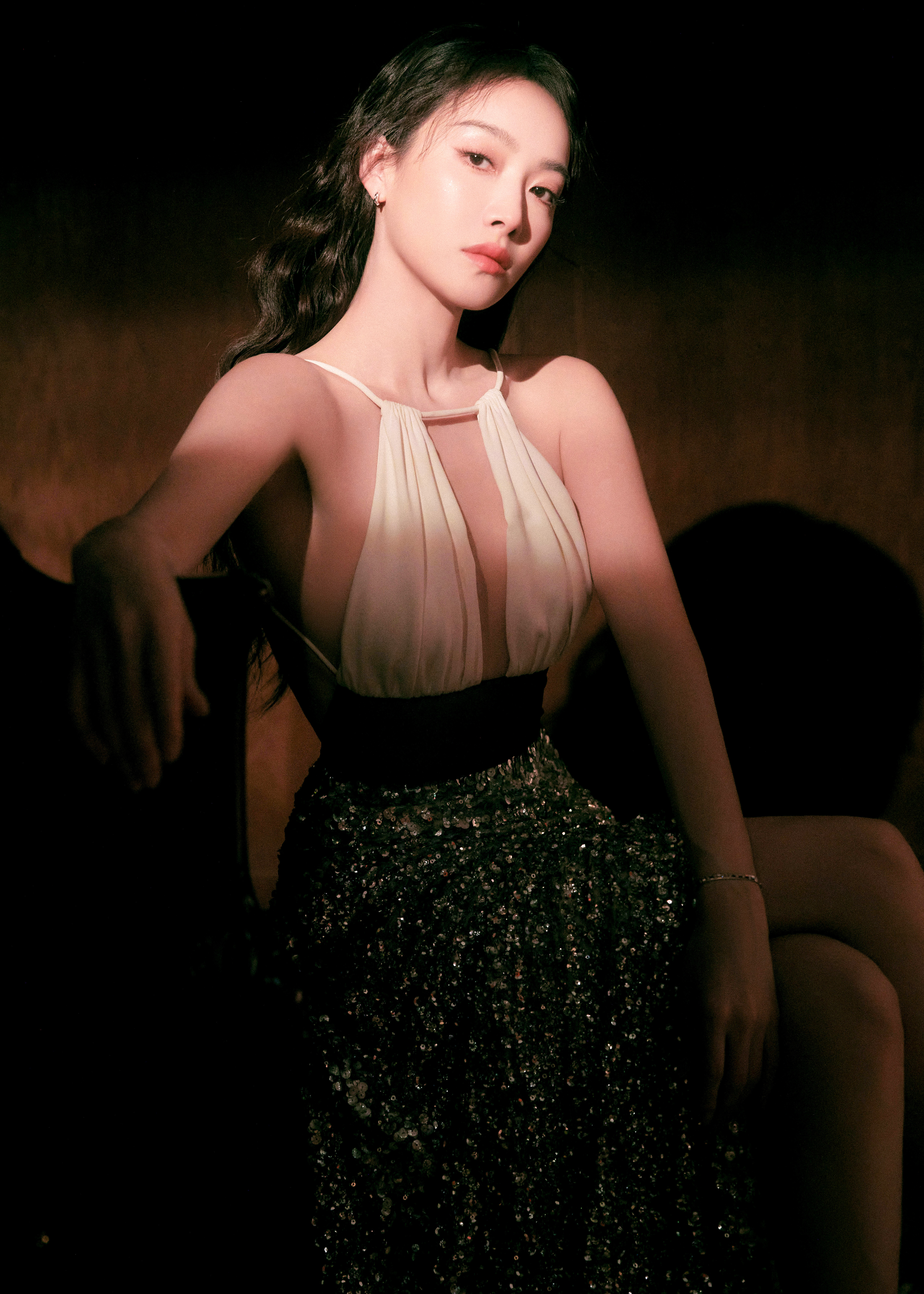 携一身月光，赴鹭岛之约。于霓虹与浪花之间，完成一场光影实验