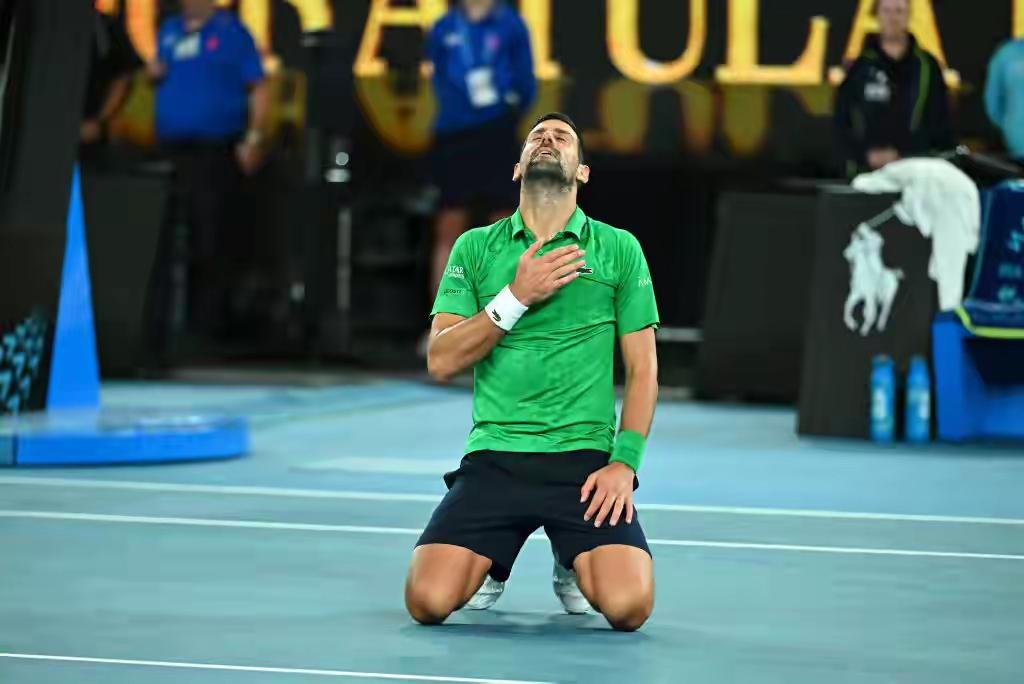 38岁的德约科维奇又疯了！谁能想到，这位不被看好的老天王，竟然在澳网半决赛终结了