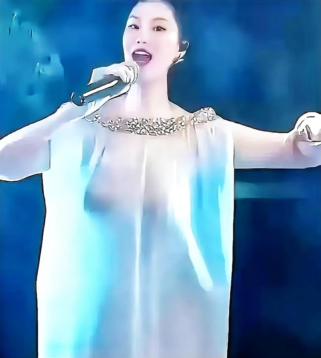 大半夜刷到这几张图，我是彻底清醒了！

这哪里是穿衣服，分明是把那一身意大利制造