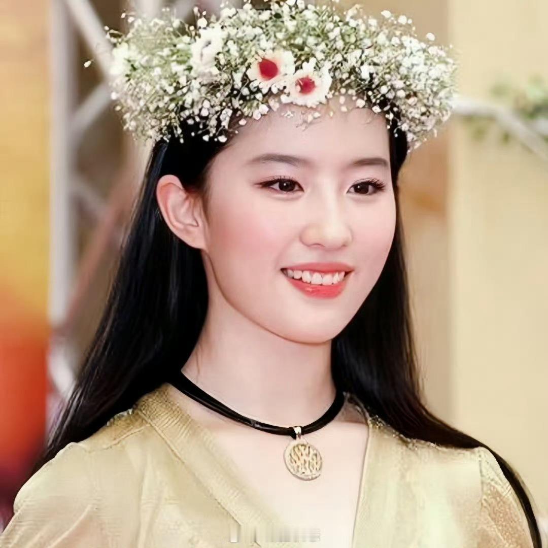 早期的刘亦菲满脸都是胶颜蛋白 