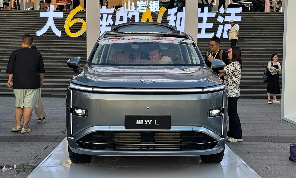 重新定义家用六座门槛！10.98万起五菱星光L，务实家庭值得看。
 
懂车的都知