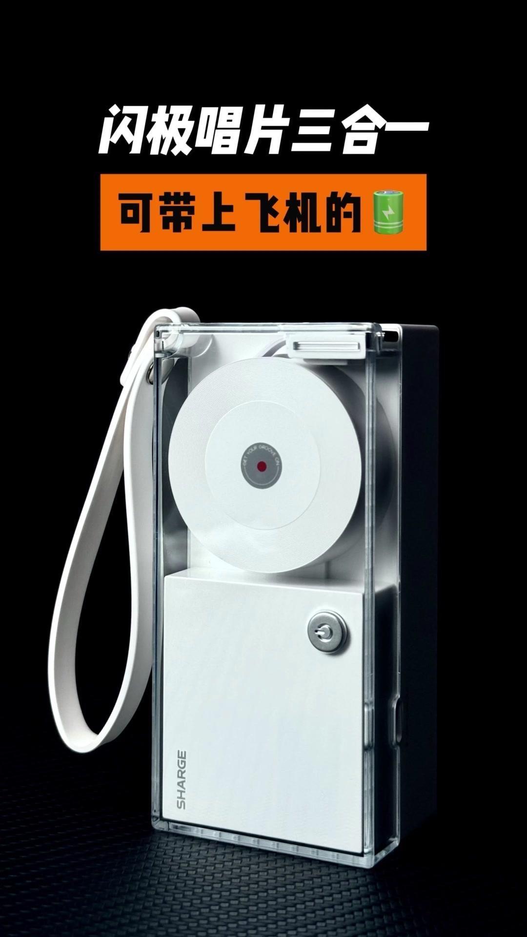 ✨介绍：
1️⃣10000毫安时容量，可插电自拍线，三合一的充电宝，支持3C等安
