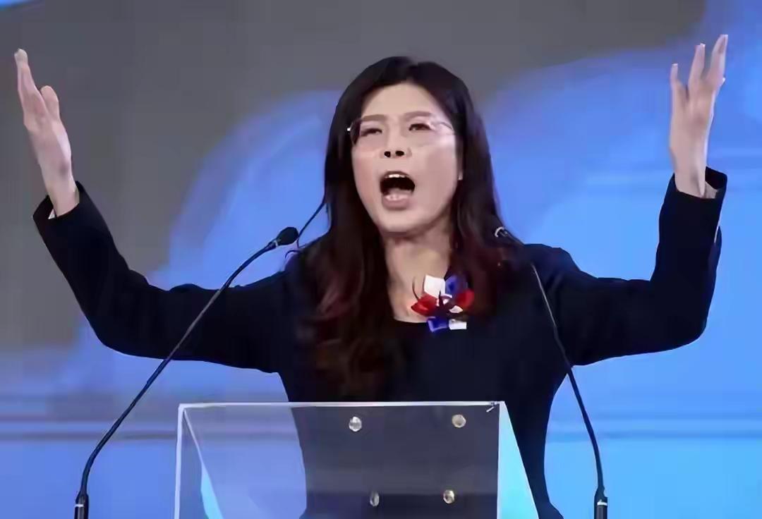 成天听郑夸夸其谈的，就是从不讲统一。
我们不要被郑的夸夸其谈给骗了，出身国民党阵