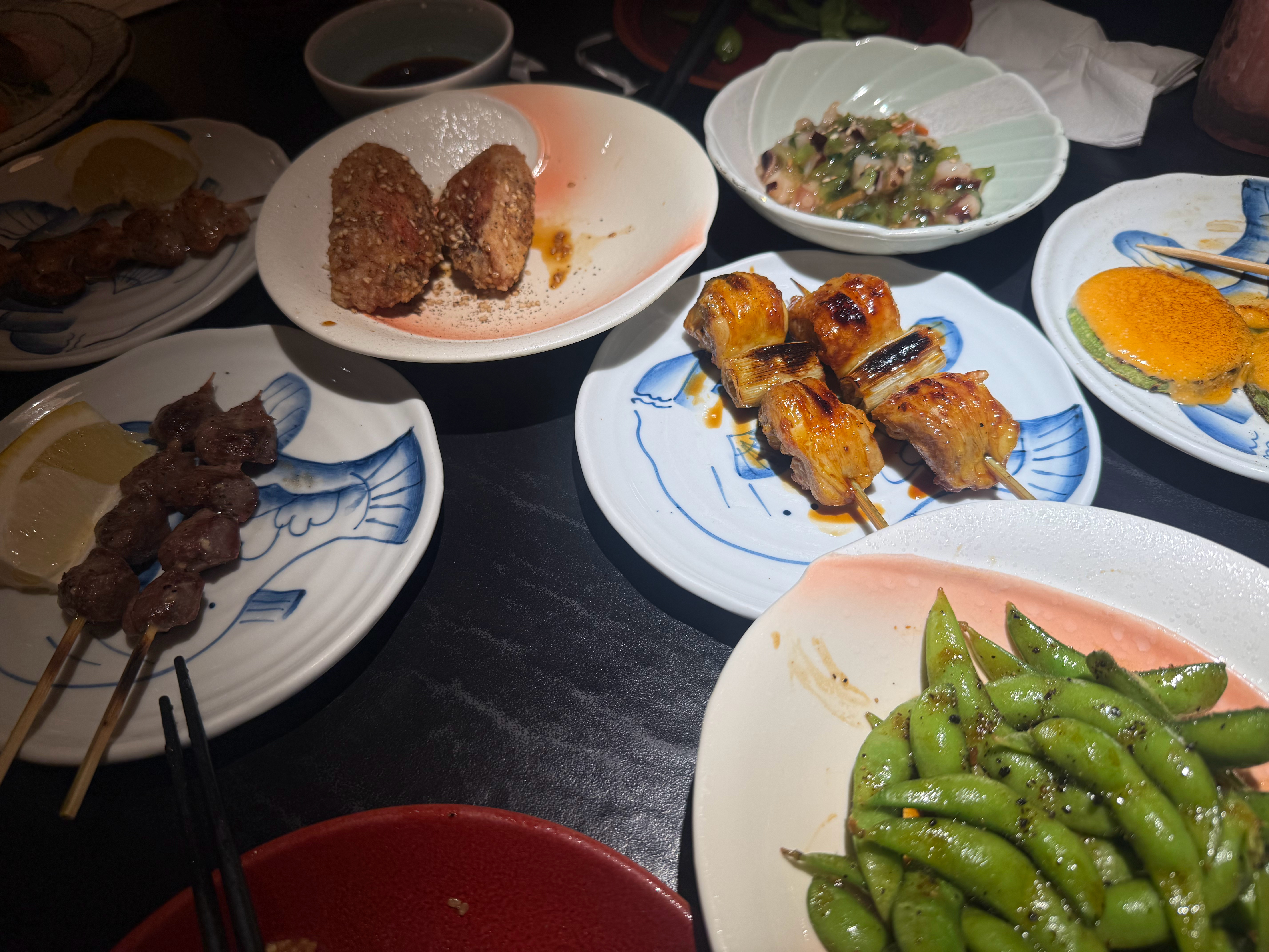 有人讲上海消费贵其实我觉得还行，出门吃了两顿饭，都是团一张两三百的券，菜可以摆满