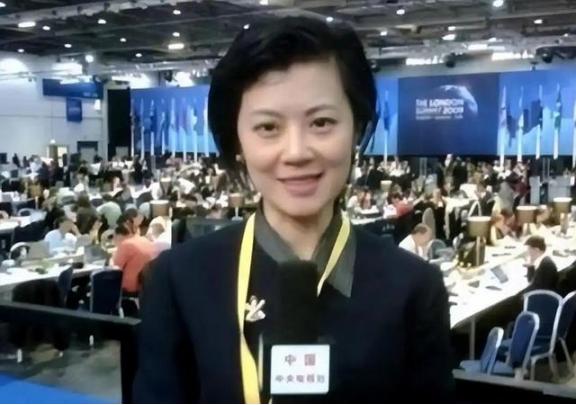 我愿意放弃中国国籍，自愿加入英国！2004年，34岁的姜丰在入籍申请书上签下名字