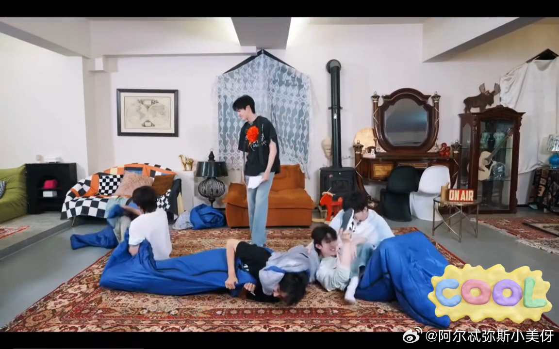 左航苏新皓这对吗左航苏新皓好诡异的画面诡异感拉满的可爱瞬间！左航牢牢牵制住苏新皓