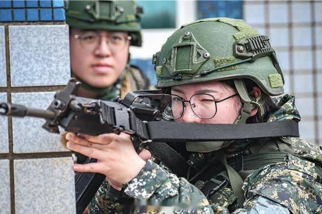 台海局势 守卫台伪空军雷达站的空军宪兵中队各宪兵警卫分队今年4月已经改制为警卫排