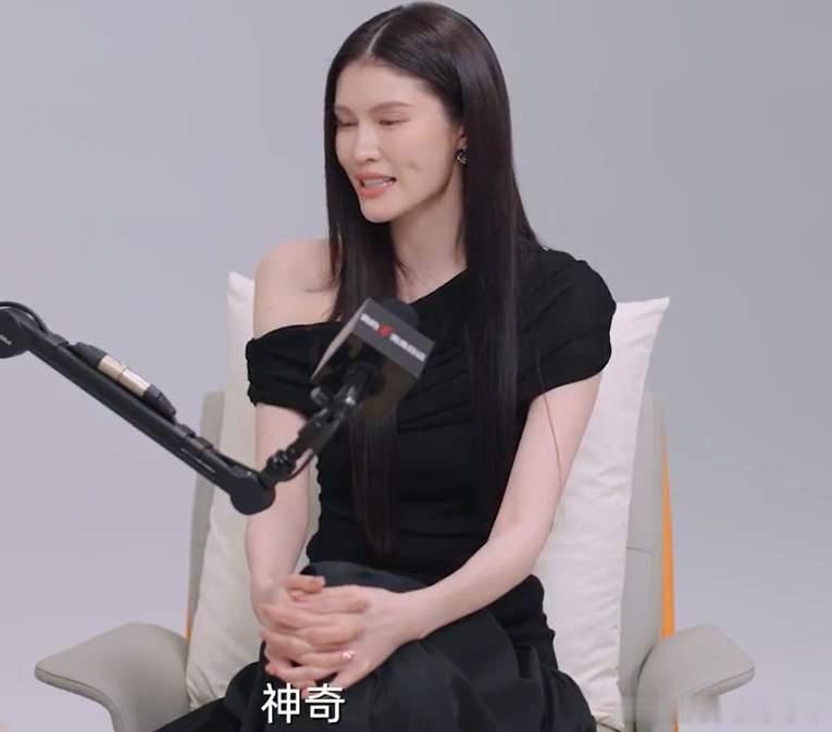 何穗孕中期吃一顿饭胖三斤你以为她是“超人妈妈”？错了。她拒绝远途工作，优先陪伴孩