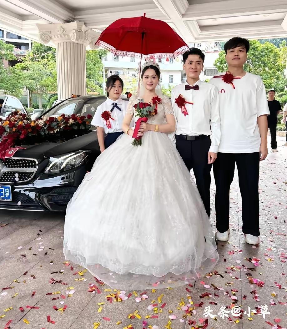 都很理性！
男方凑齐60万的首付，女方齐交50万的剩余房款，房产证上加上女方的名