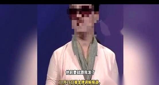 大年三十晚上，饺子刚端上桌，妻子一把将手机拍在茶几上，屏幕正停在一笔3000元的
