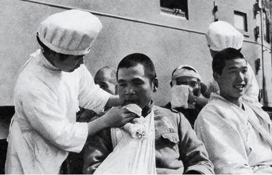 日本投降后，这位日本女护士要求留在中国，为日军还债。

1945年，随着日本无条