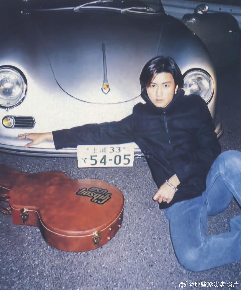 1995年15岁的谢霆锋赴日留学，就读于东京音乐学院（也有资料称东京音乐大学，为