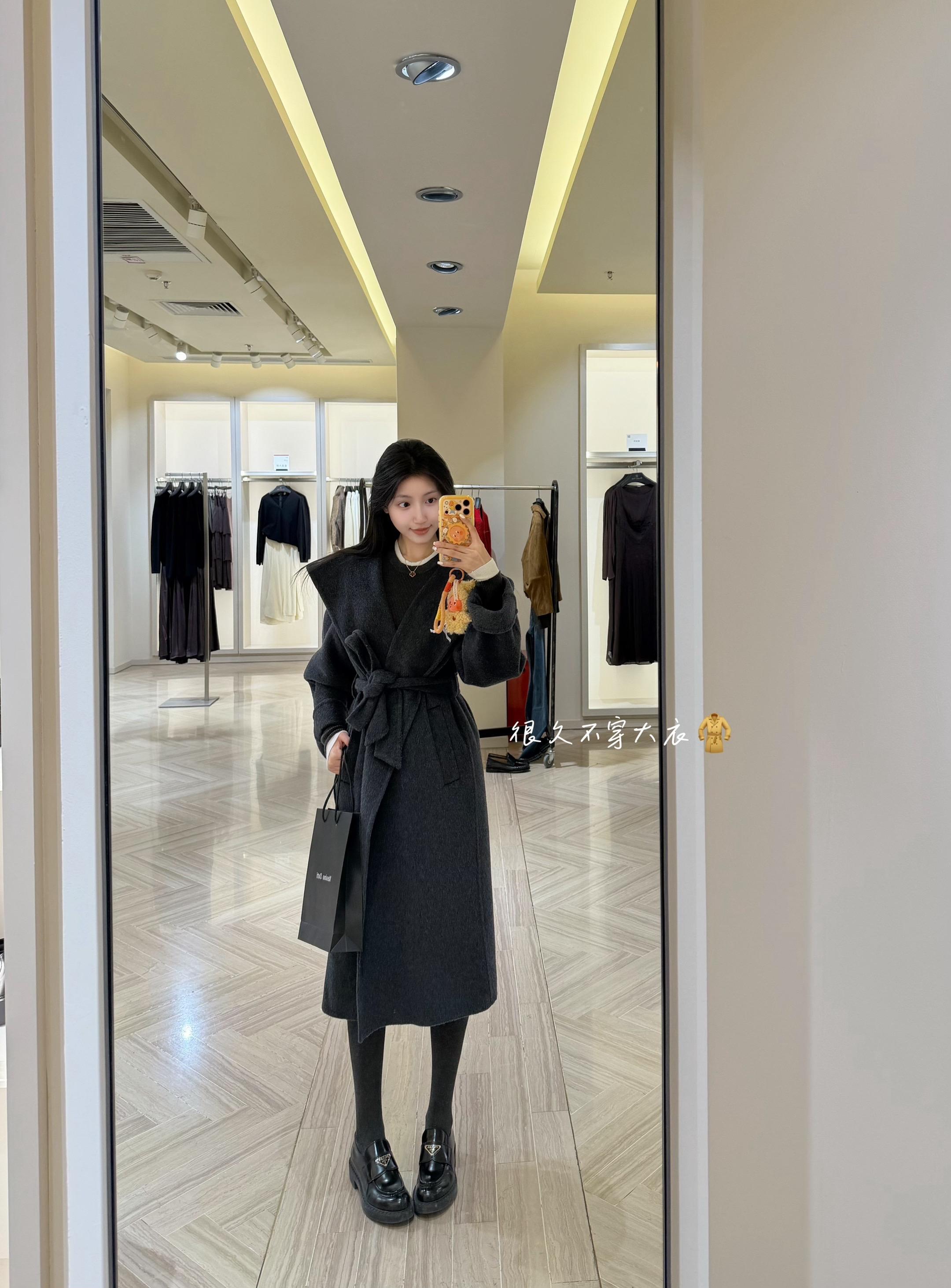 笑着给我花钱的人 就是我自己 爱你老己。