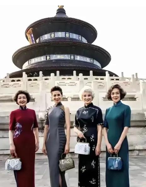 能认出这四位老艺人的算你厉害，如今70岁了，还是那么高贵富态，精气十足，太美了，