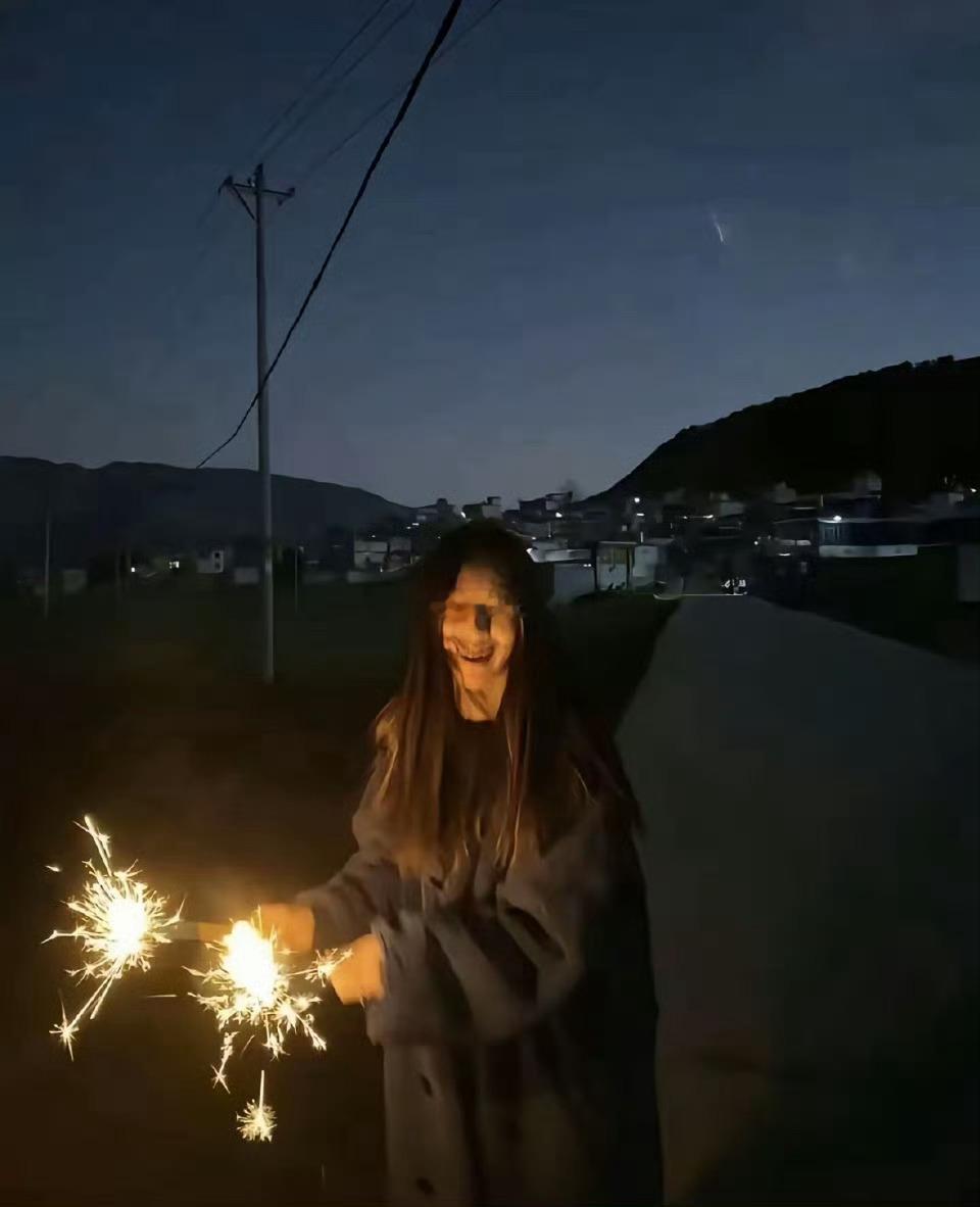 没点天赋真拍不出这照片咱就是说，这照片真学不来。同样地方拍出来，人家氛围感直接拉