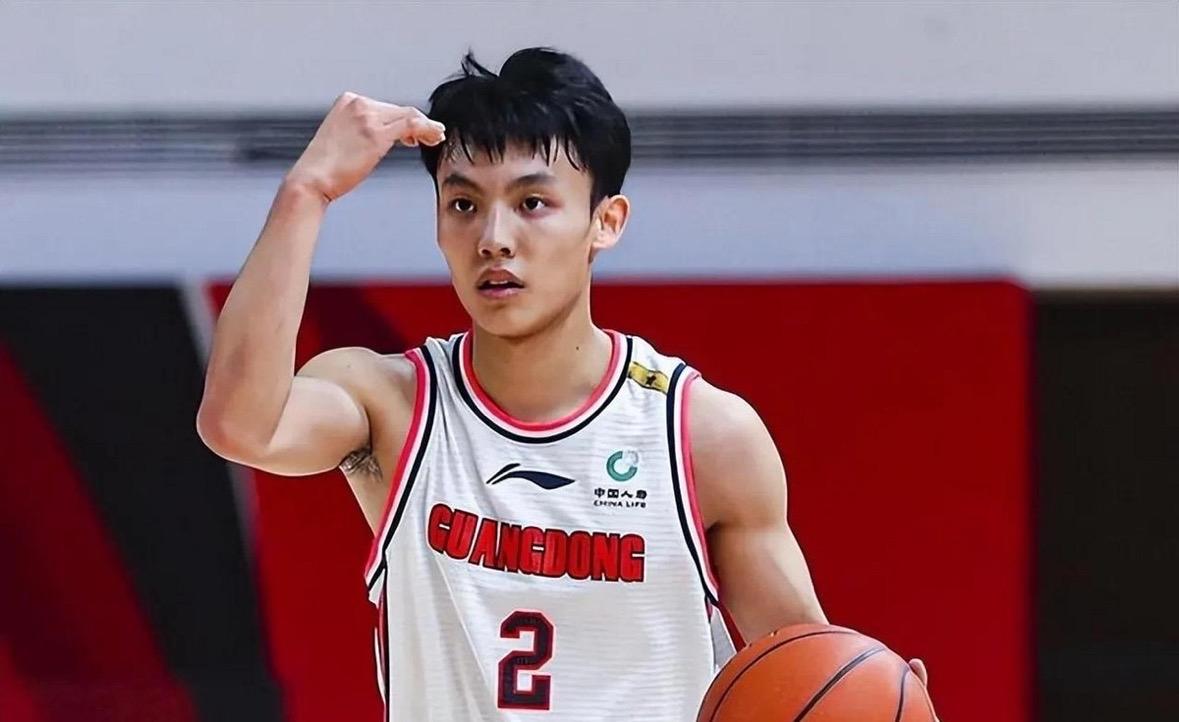 徐杰的人气为何这样高？

徐杰，是去年全明星得票王。今年，徐杰的得票还是遥遥领先