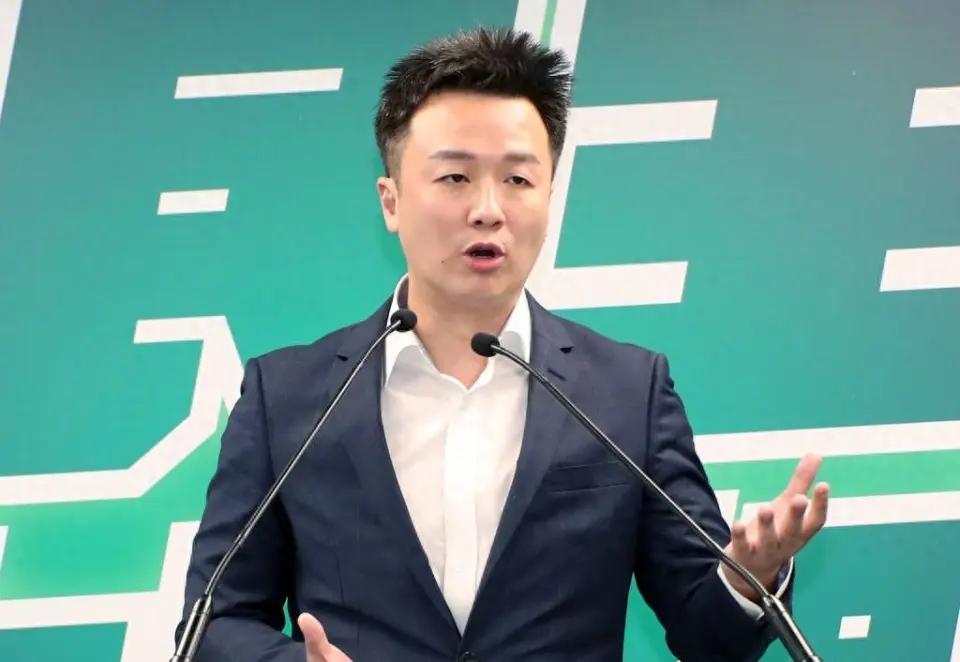 AI称黄智贤几乎不可能上李正皓的节目
豆包分析的理由如下：
1）核心路线完全对立