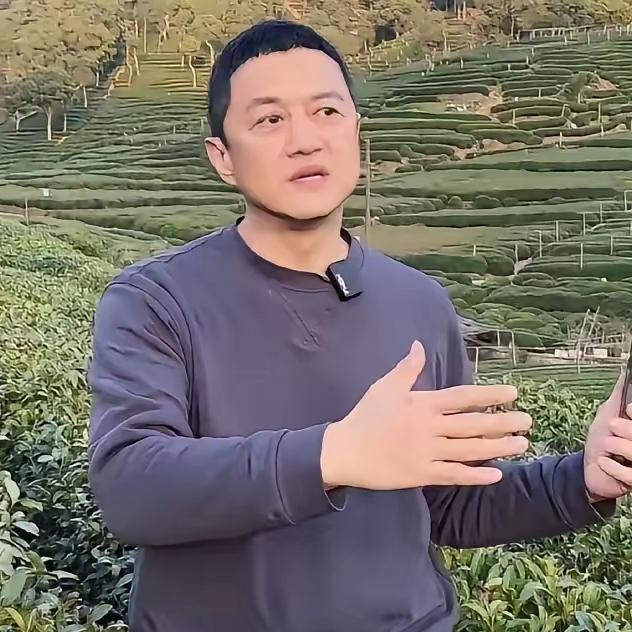 离婚对李亚鹏来说，估计只是第一步。按说，下一步他和他的茶园大概率要宣布破产了。