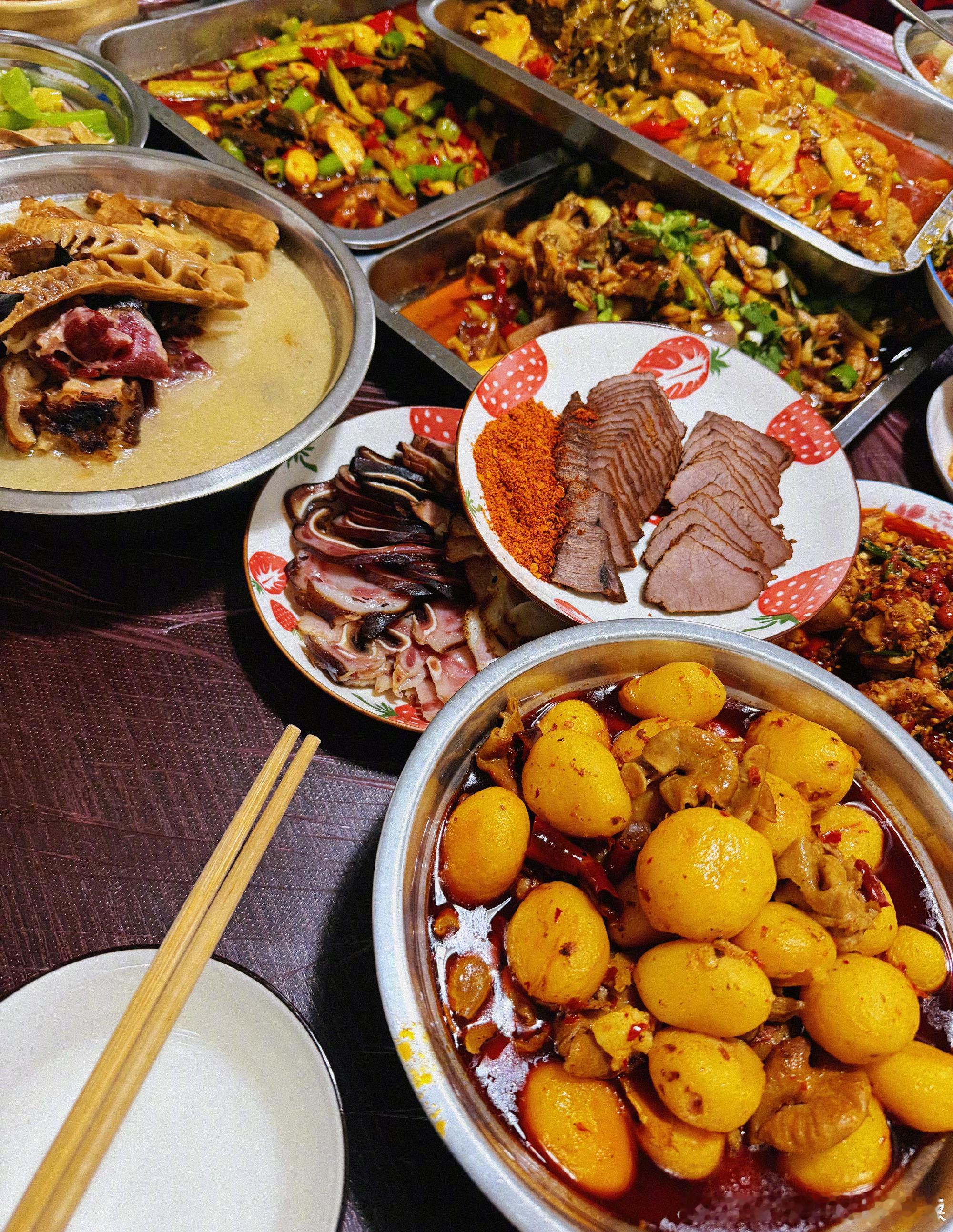 贺峻霖年夜饭贺峻霖问年夜饭吃什么 年夜饭开动啦！🧧 好奇发问：大家的年夜饭都吃