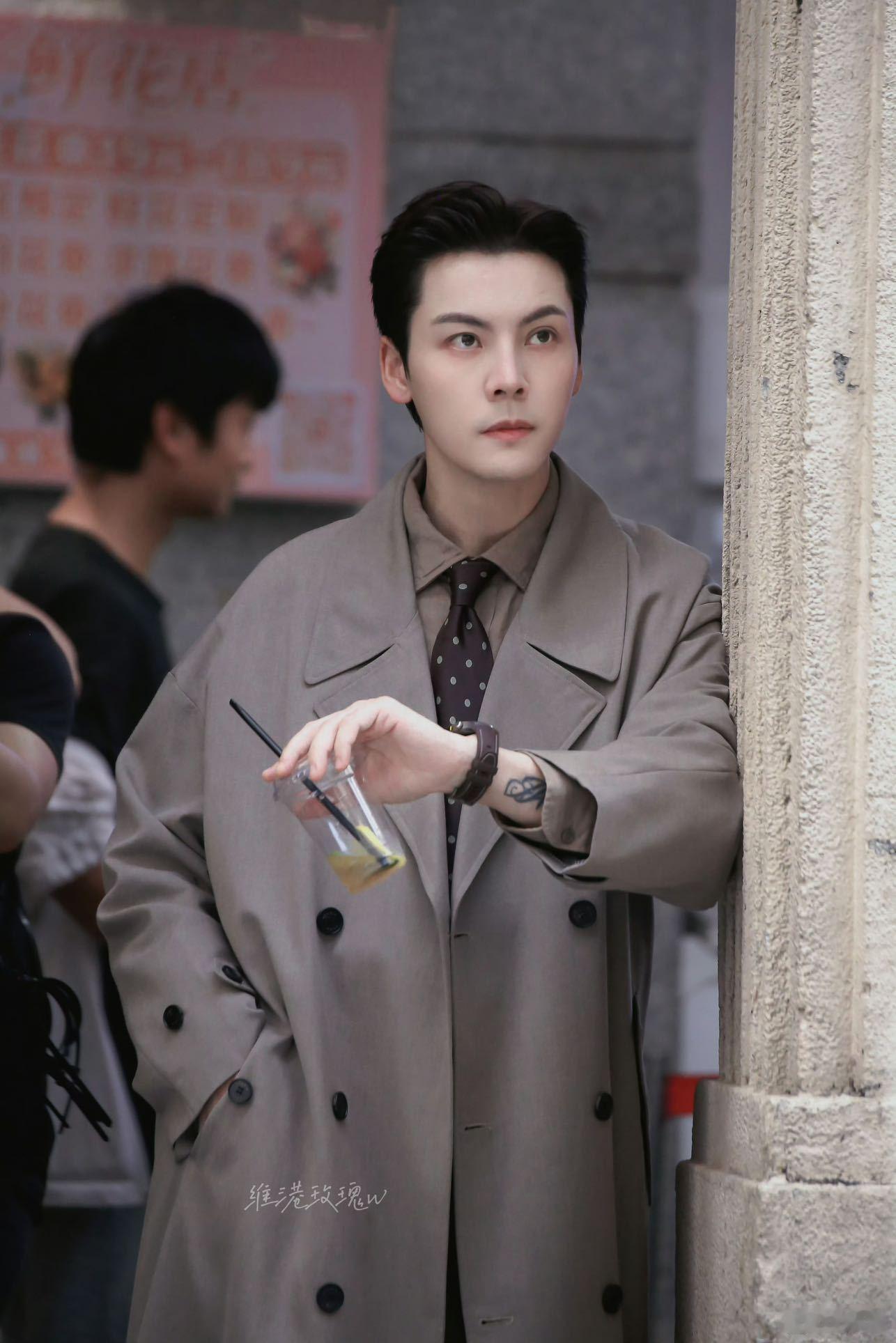 陈伟霆被粉丝气破防陈伟霆和粉丝玩问答游戏 救命！陈伟霆现场问答翻车名场面，问专辑
