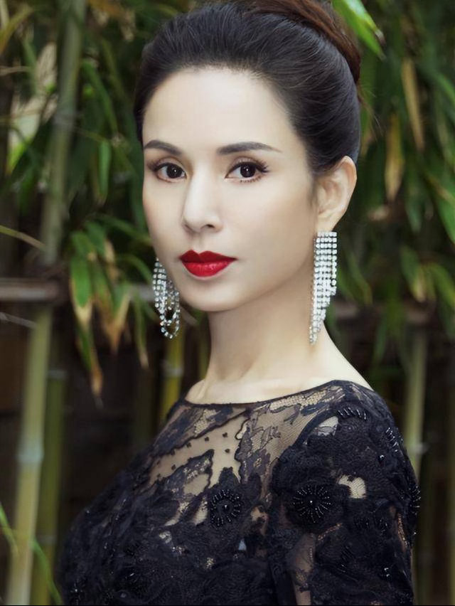 李若彤回怼演短剧是下沉 “我是演员，又不是天上的神仙。”李若彤这句话说到我心坎里