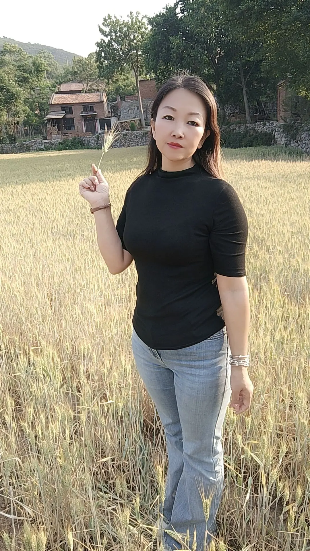 “生活嘛，适合自己的就是最好的，不嫉妒 ，不攀比，不羡慕，不强求，各有...