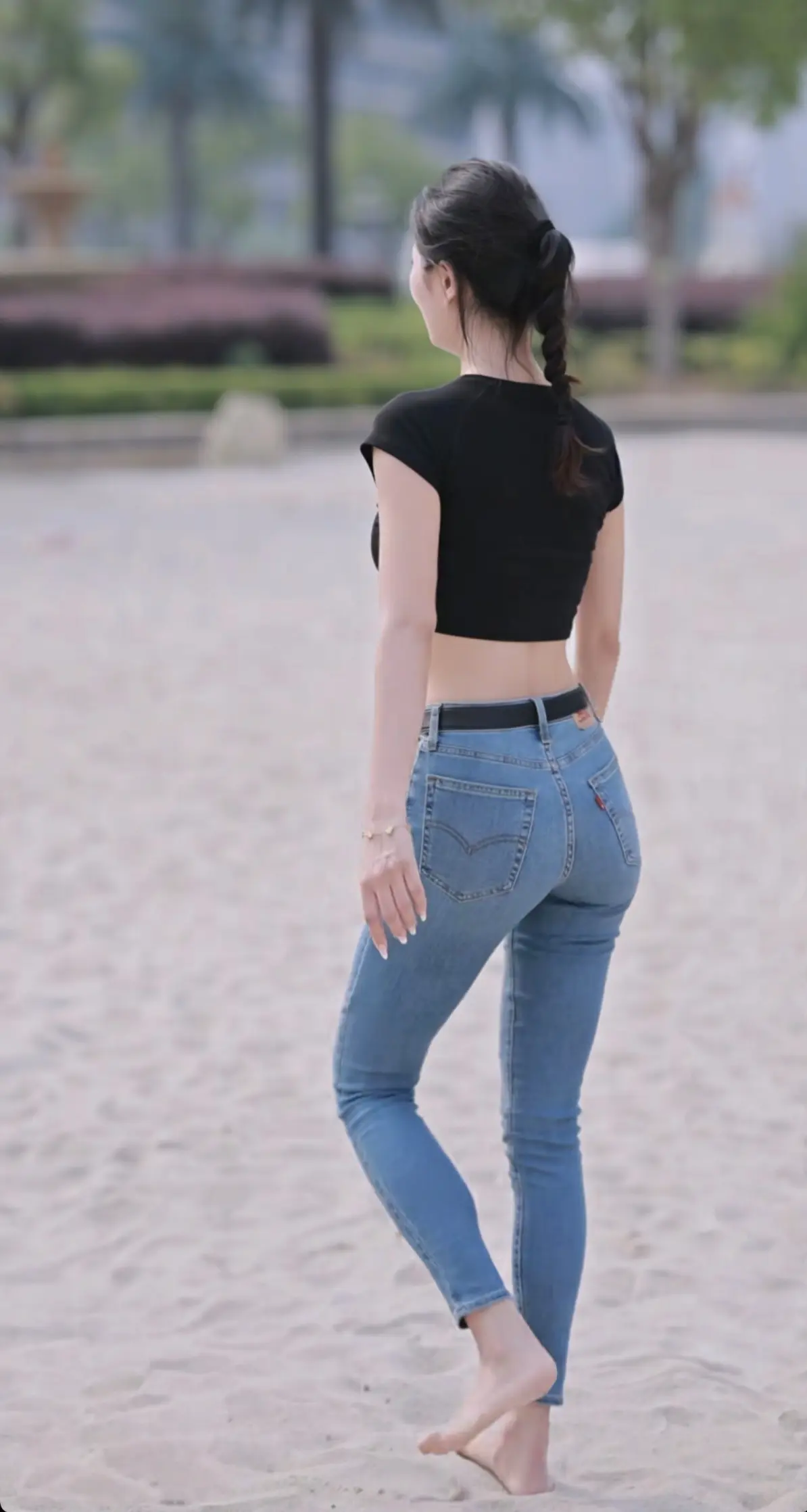 牛仔裤穿搭 好身材好气质 牛仔裤女神 紧身牛仔裤 紧身牛仔裤高腰提臀女