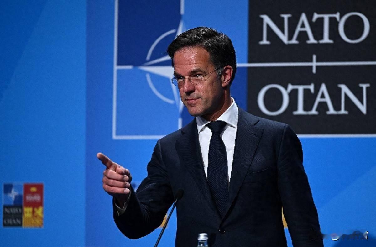 荷兰在二战时还没坚持超过五天就缴械投降，而它们出产的前首相马克·吕特，也是还没坚