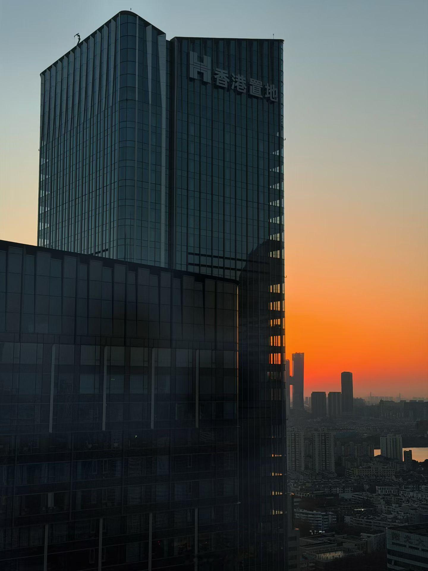 这个角度看夕阳挺好看的吧晚霞