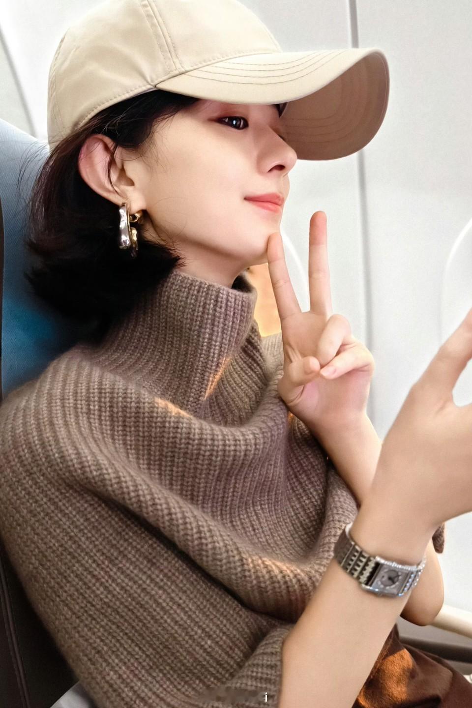 赵丽颖赵丽颖乔妍赵丽颖 电影乔妍的心事 “枫叶被风拂起又掉落，入眼的是眉眼带笑的