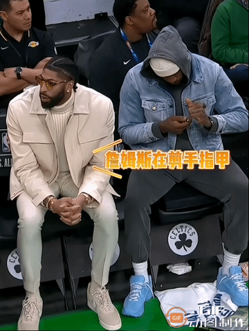 这场比赛证明了，要想赢球这俩人必须在板凳上，至于干什么那就不重要了。[捂脸]