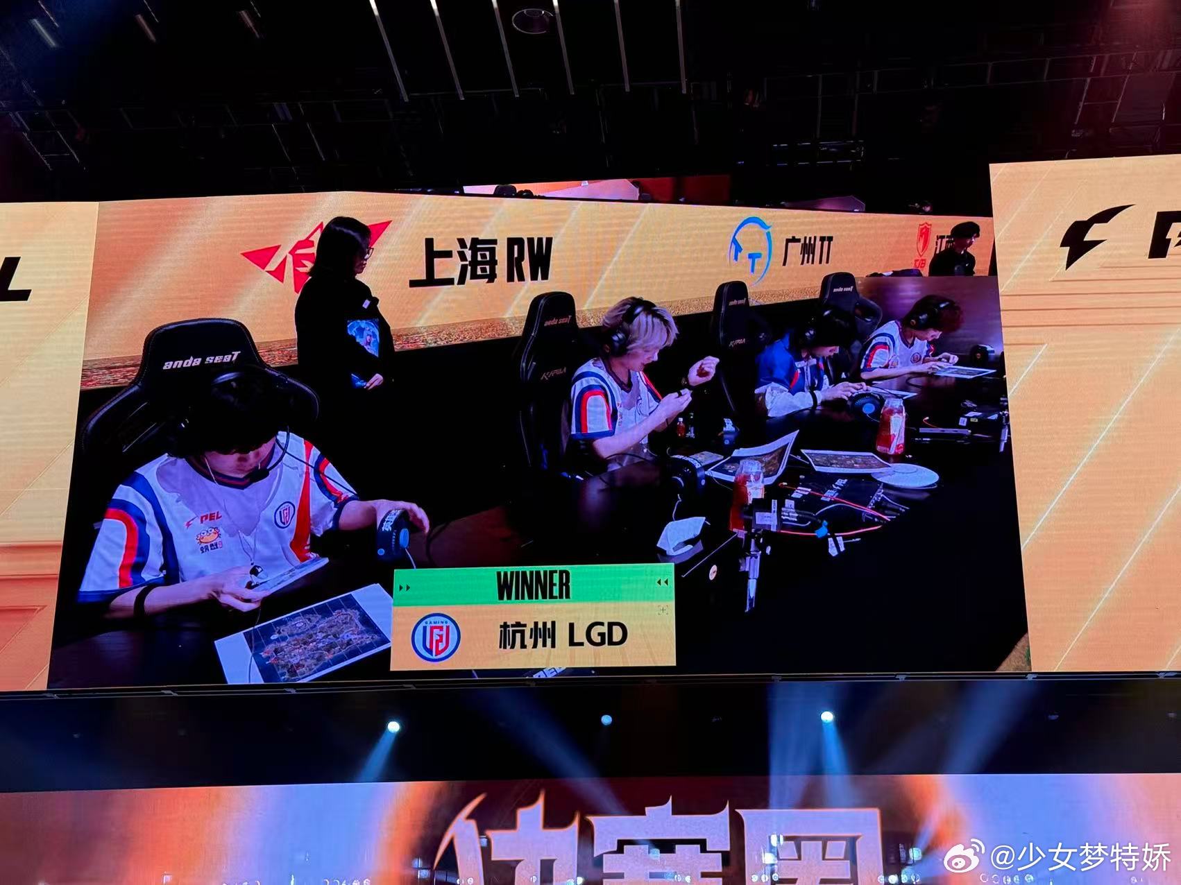 LGD海岛满编吃鸡LGD凌杀联赛淘汰突破1100海岛满编吃鸡彰显团队实力，凌杀联