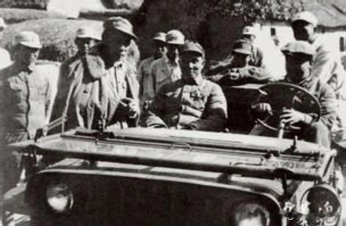 1946年12月， 陈毅和粟裕在沭阳张集的合影。张集（历史上因章姓居多，也称章集