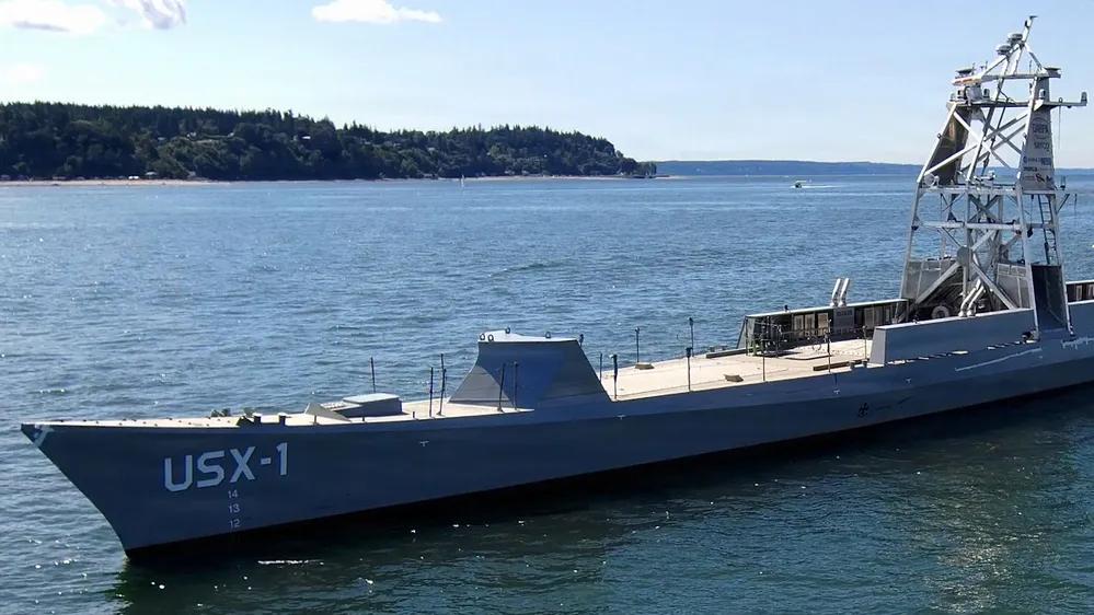 美军新型无人艇NOMARS项目的示范舰USX-1 Defiant于2025年2月