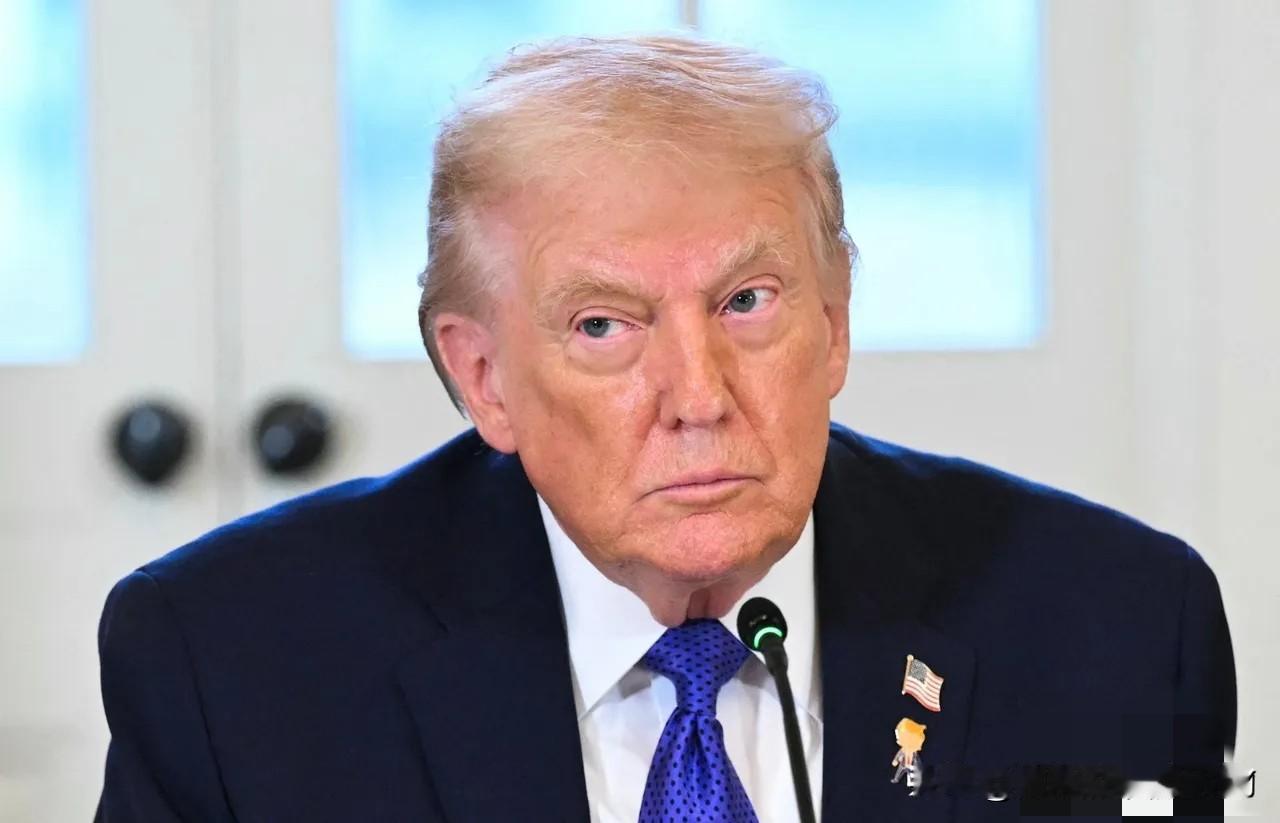 特朗普1月16日在白宫接受记者提问，当询问他如何看待加拿大总理卡尼与中国签署贸易