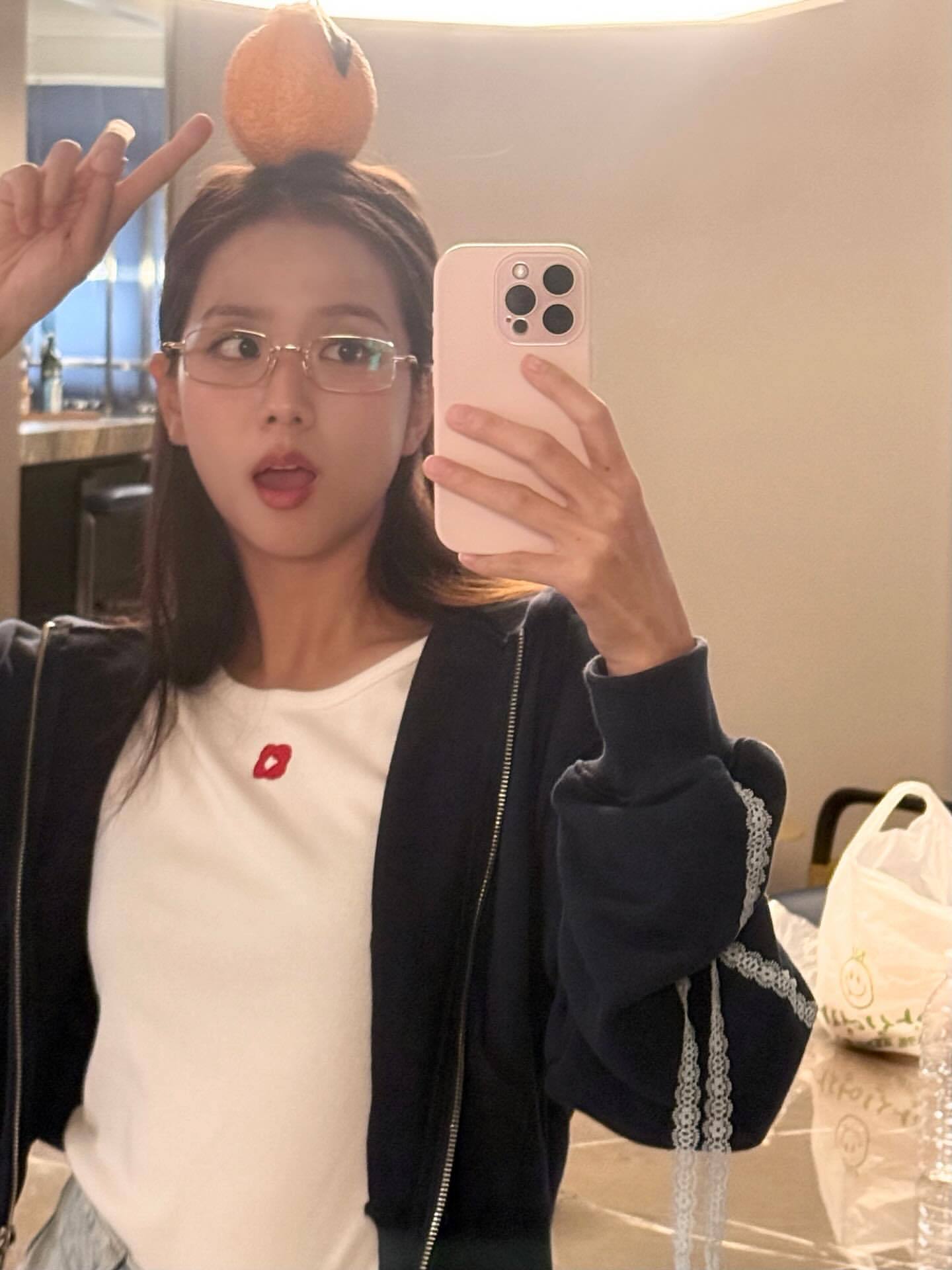 Jisoo ins更新🍊 ​​​