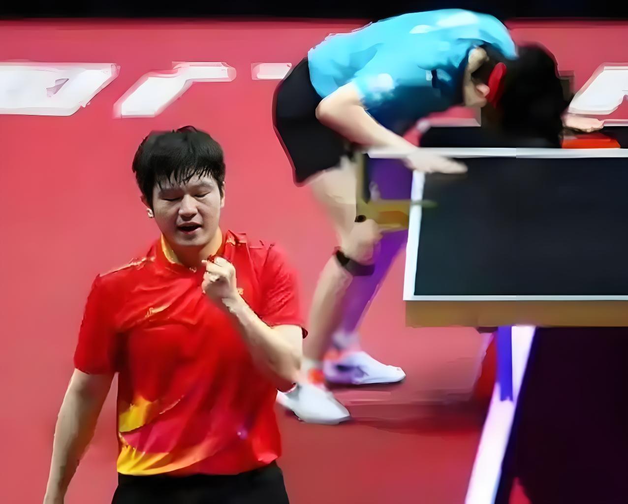 他从“摔拍少年”
到“面无表情的杀手”
只用了这一招…‌
以前输球
他会愤怒地把