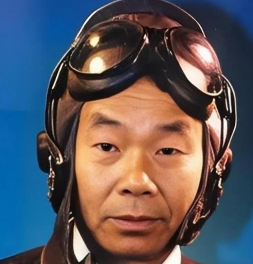 1971年，我国投掷第一颗实战氢弹，然而，当飞行员杨国祥按下投掷按钮时，氢弹竟然