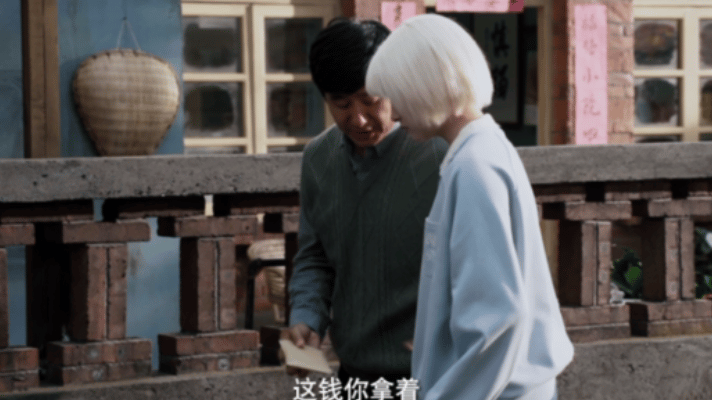 闫妮为生逢其时打call生逢其时很难不被闫妮的幽默感圈粉，为生逢其时花式助阵，拿
