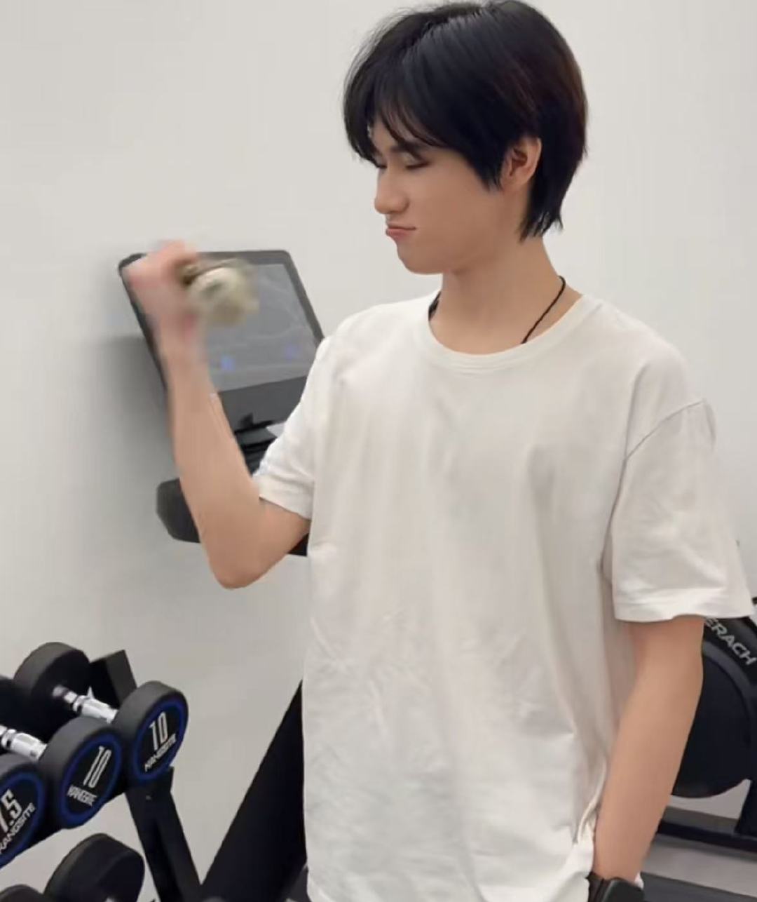 张真源奔跑吧13耶起玩张真源举呼安哑铃啊啊啊啊和张真源一起~ ​​​