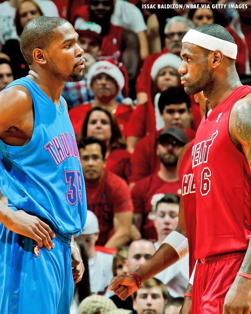 2012圣诞大战这种纯色系的圣诞球衣我觉得还挺好看的，一眼也知道是圣诞球衣。虽然