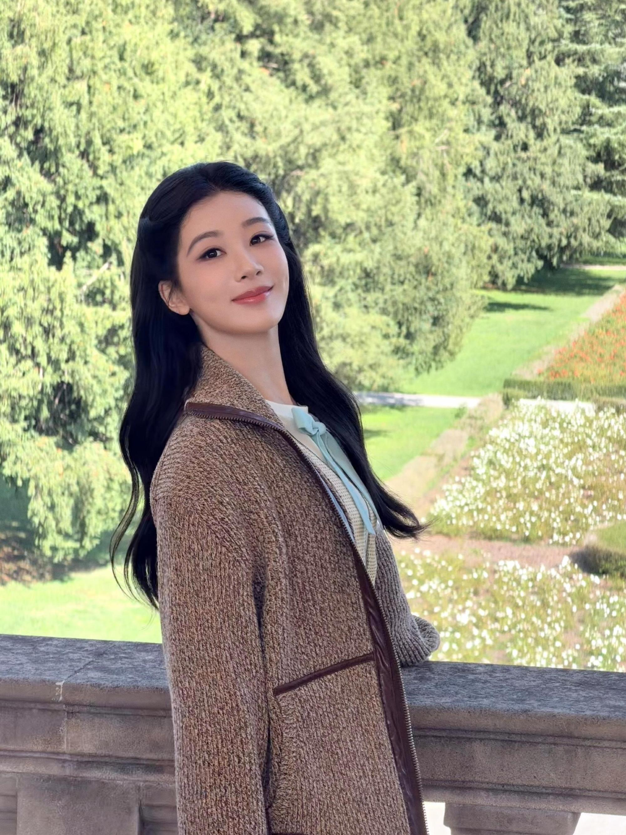 杨紫🍂杨紫董竹君你是雾是旧梦，是写在糖纸上的诗，是我心上的一间小酒馆​​​