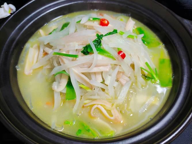 周末原本在家打算下厨，朋友招呼我出来小饮几杯。都说淮安是世界美食之都，淮扬菜道道